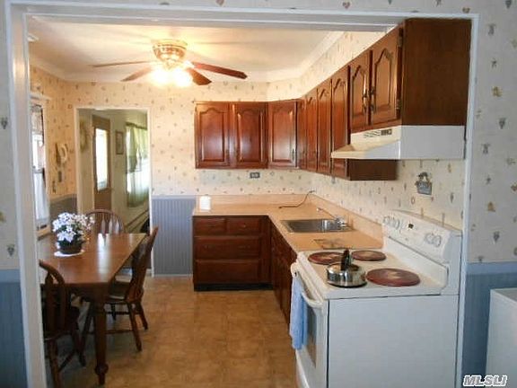 4th image of 24 Penny Ln