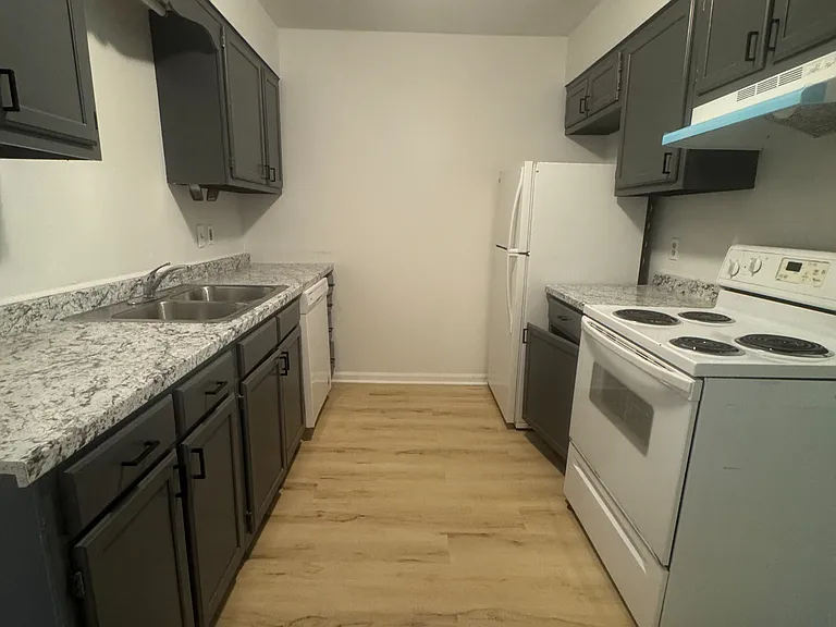 2020 Somerset Dr #2B — Photo 9