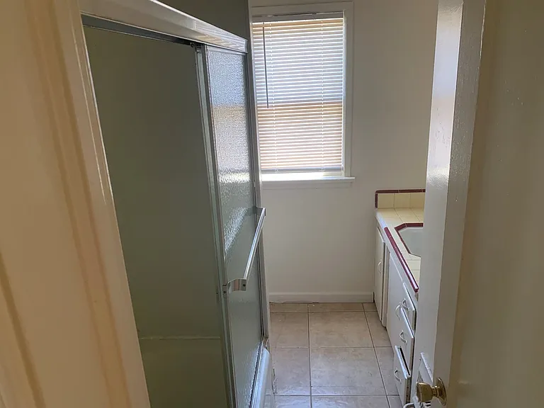 221 Wilson Ave — Photo 7