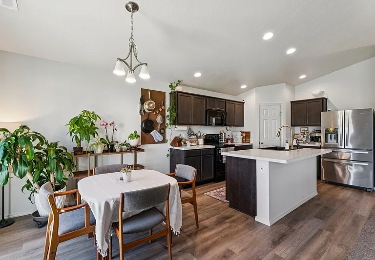 8316 E Conant St — Photo 11