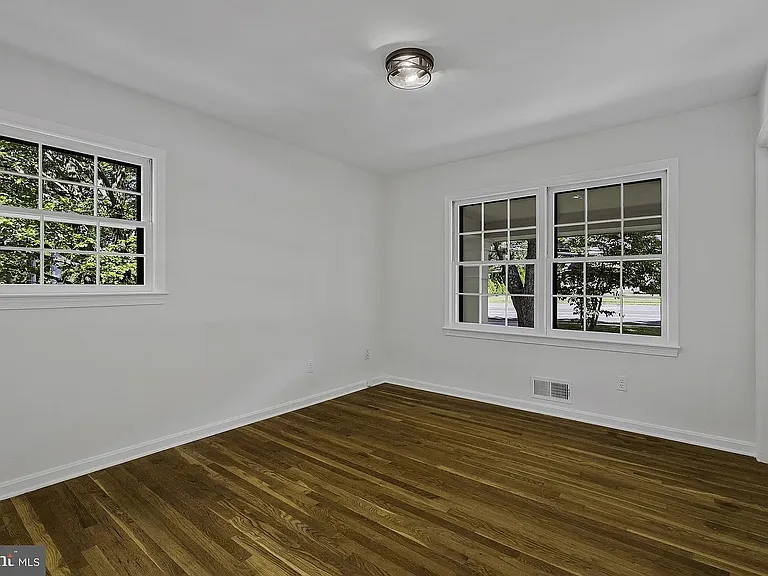 8009 Lewinsville Rd — Photo 18