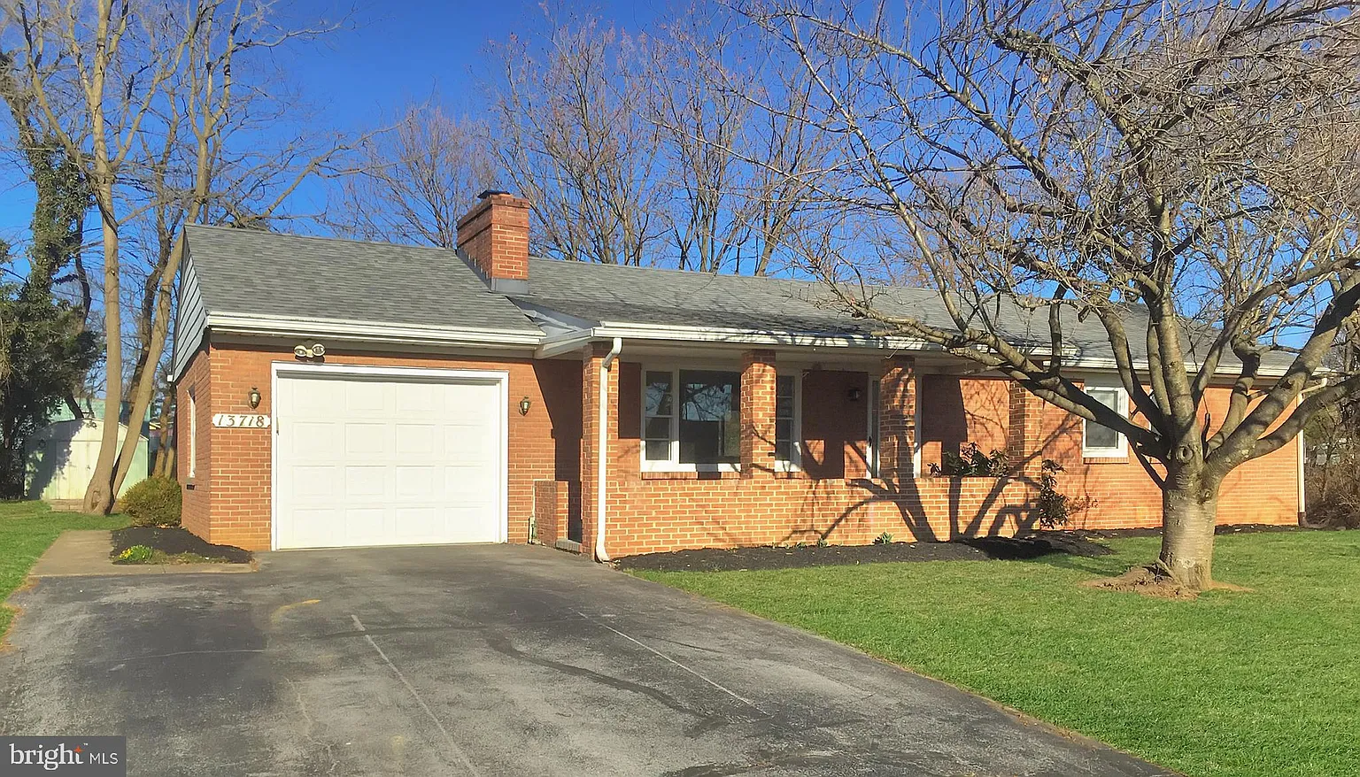 13718 Royal Rd photo 1