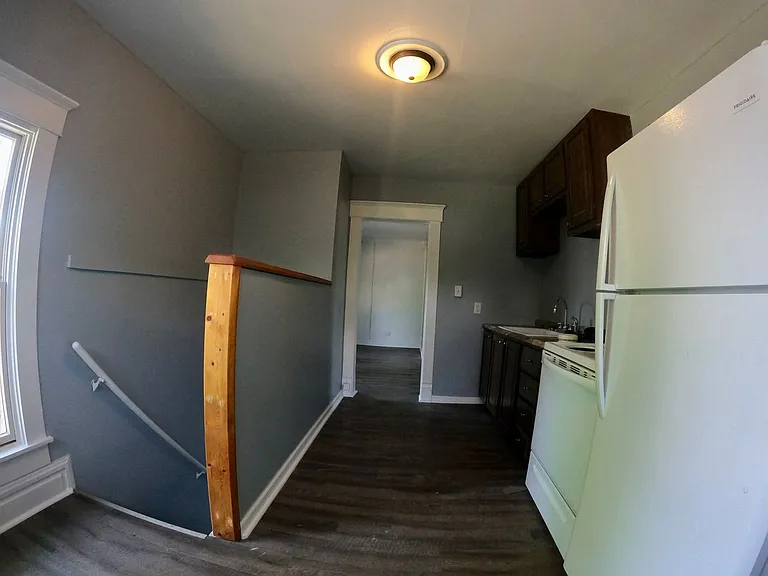 742 Broadway St — Photo 4