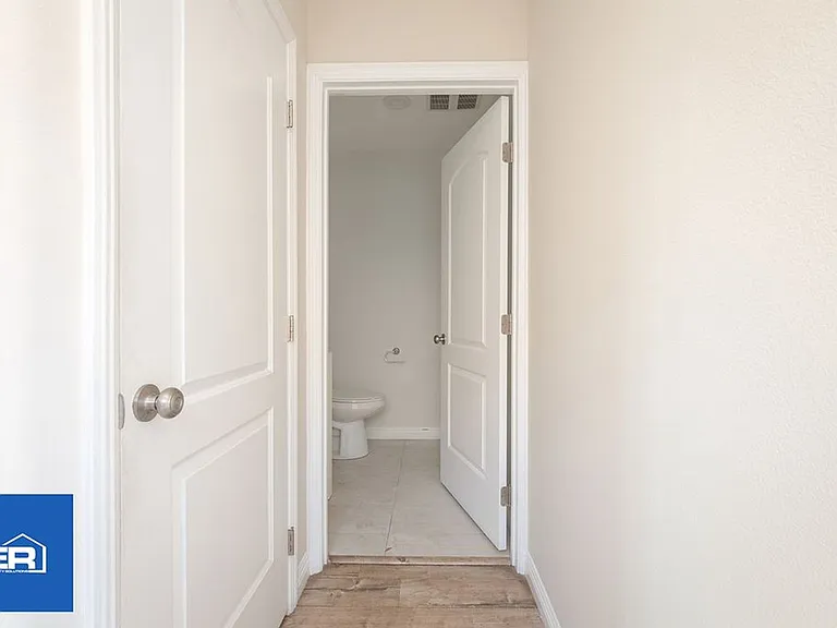 2722 E Cincinnati St — Photo 12