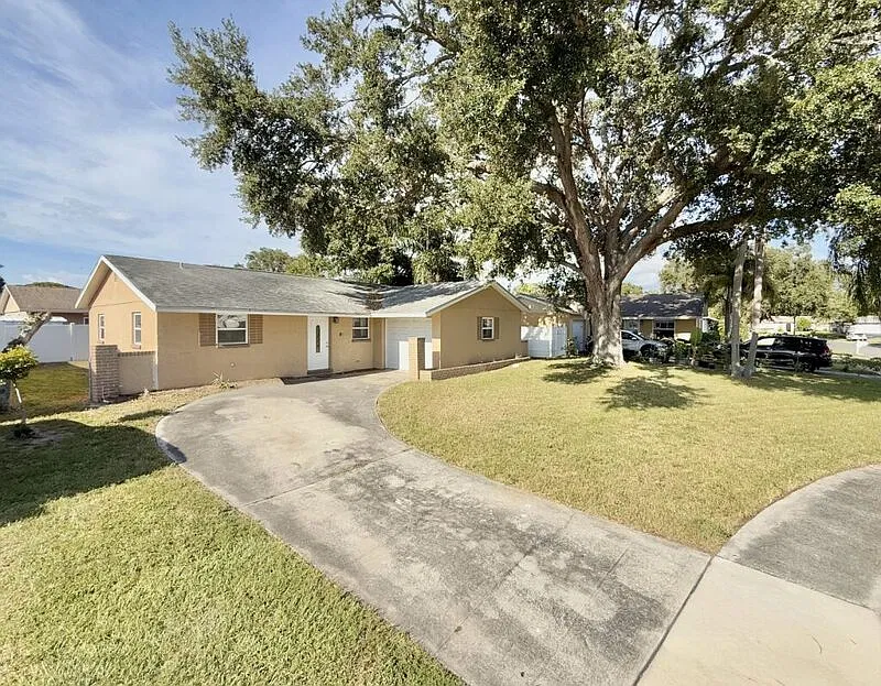 4 bed, 2.0 bath, 1355 sqft, $2,495 — Photo 2