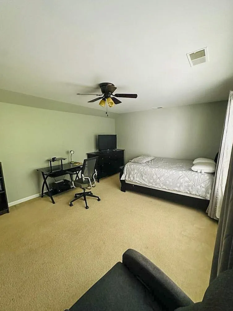 2 bed, 2.0 bath, 2720 sqft, $1,451 — Photo 2