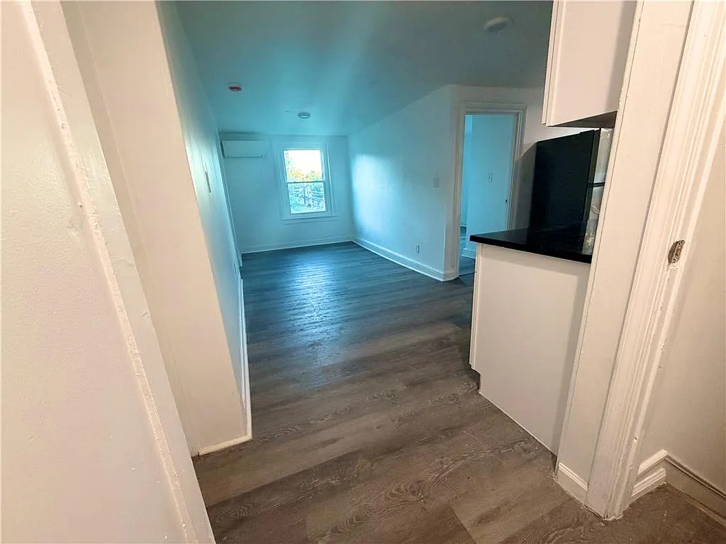 3 bed, 1.0 bath, 736 sqft, $2,500 — Photo 2