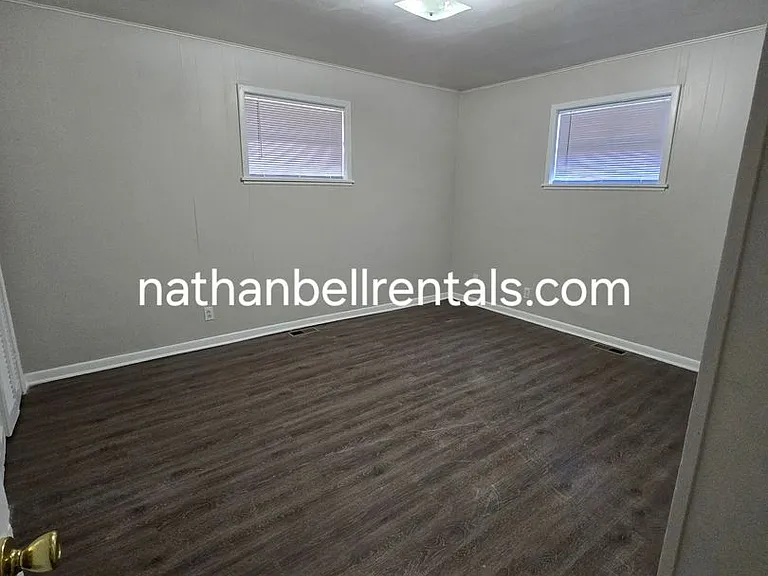 1295 E Houston St — Photo 4