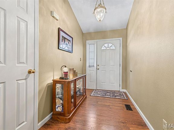 5th image of 1024 Meadow Lake Dr