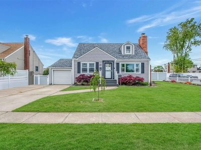 27 Maple Drive, Lindenhurst, NY, 11757