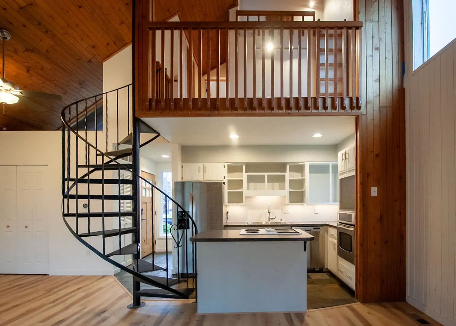 One of a kind home in West Richland — Photo 3