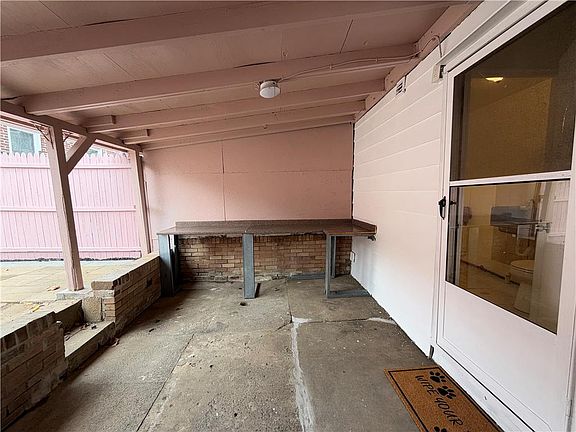 3rd image of 1322 W Gordon St
