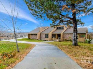 221 Crestview Dr, Nampa, ID 83686