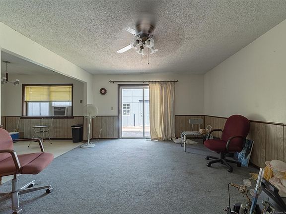 4th image of 907 E Pierce Ave