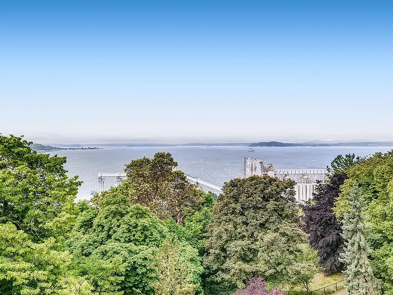 Skyline House — Photo 27