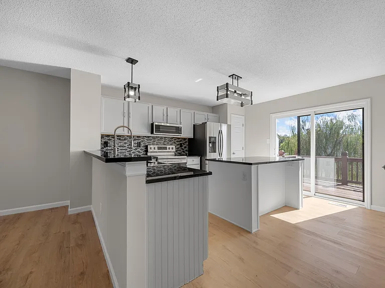 1012 Chesterfield Dr — Photo 8