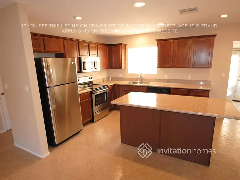 647 E Franklin Ave — Photo 4