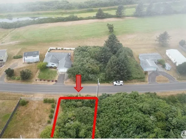618 Canal Drive NE, Ocean Shores, WA 98569