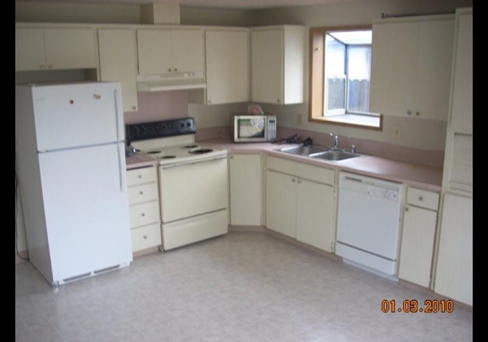2nd image of 3111 NE 157th Ct