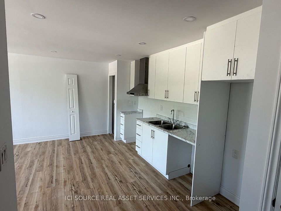 1st image of 2 Queen St S #6