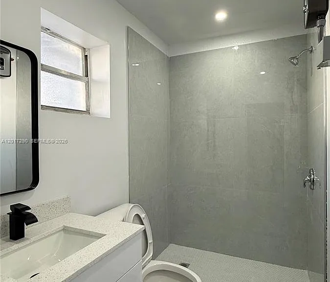 211 SW 10th Ave #2 — Photo 10