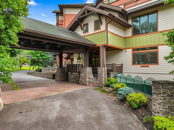 2nd image of 215 Woliss Ln #308