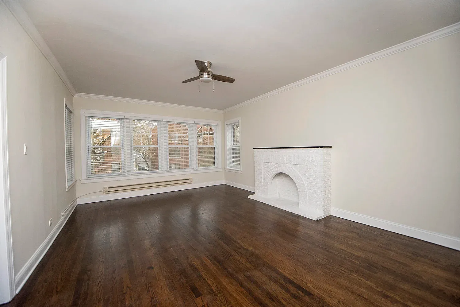 3 bed, 1.0 bath, 1050 sqft, $2,745 — Photo 1