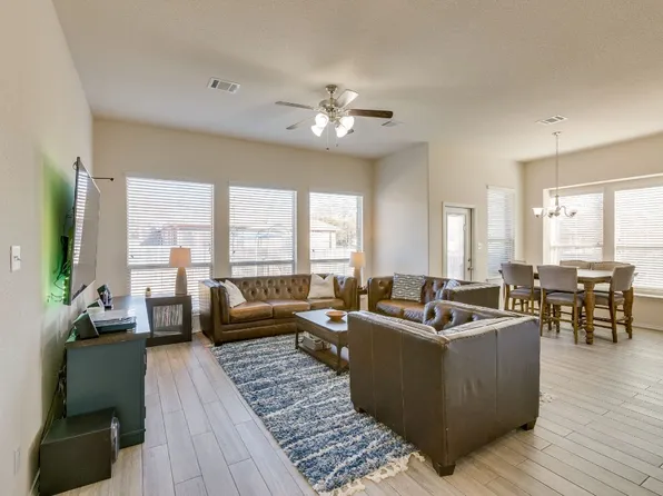 909 Sage Meadow Dr, Glenn Heights, TX 75154