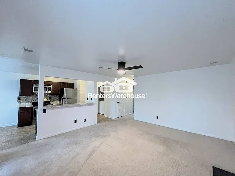 1843 Chantilly Ct #404 — Photo 13