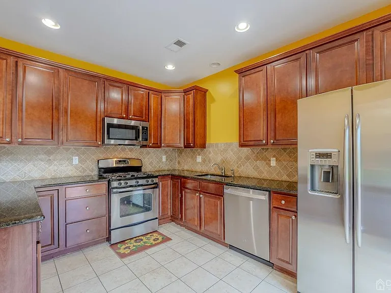 2474 N Canterbury Ln — Photo 17