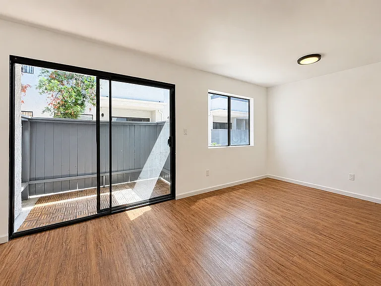 Moorpark Lofts — Photo 16