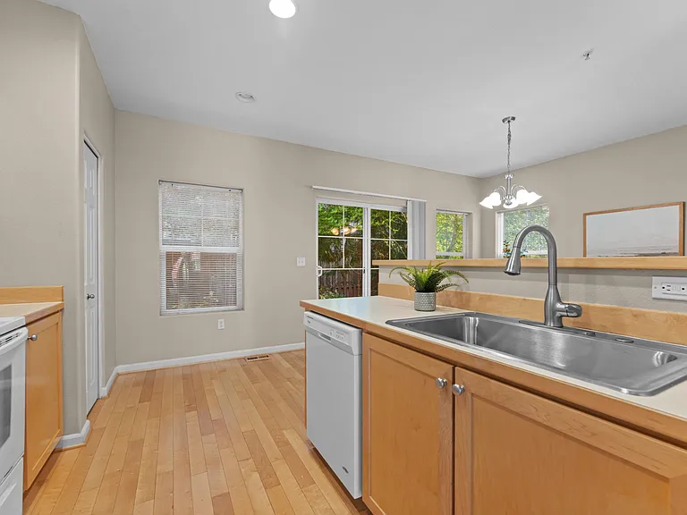 15210 SW Sparrow Loop #105 — Photo 11