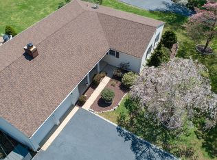 46 Braeburn Dr, Lincroft, NJ