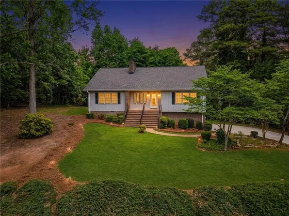 1297 Lakeshore Cir, Gainesville, GA 30501