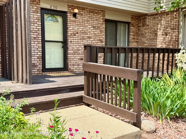 830 Armstrong Rd #17, Lansing, MI 48911