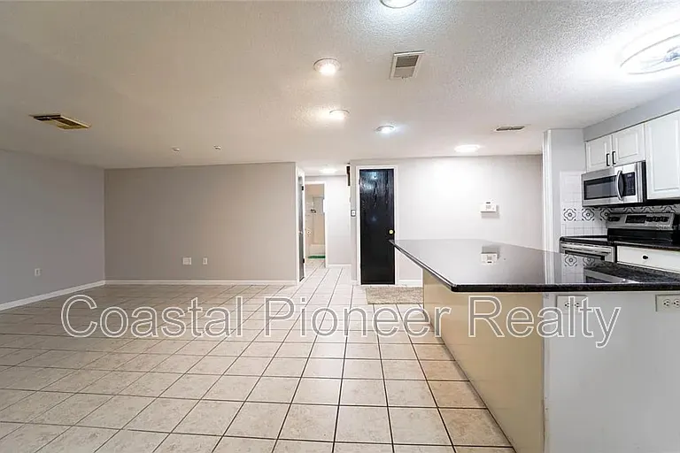 7713 Heather St — Photo 10