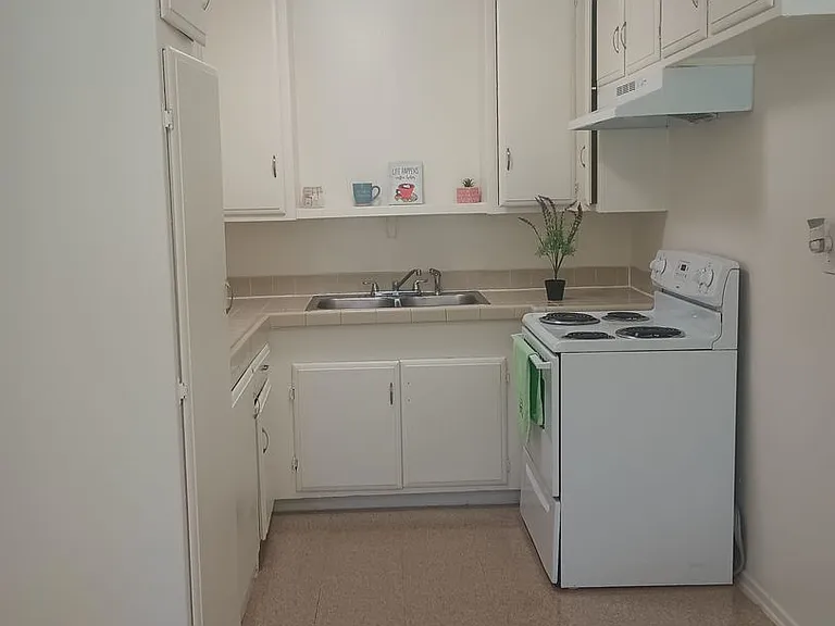 508 S Victoria Ave — Photo 20