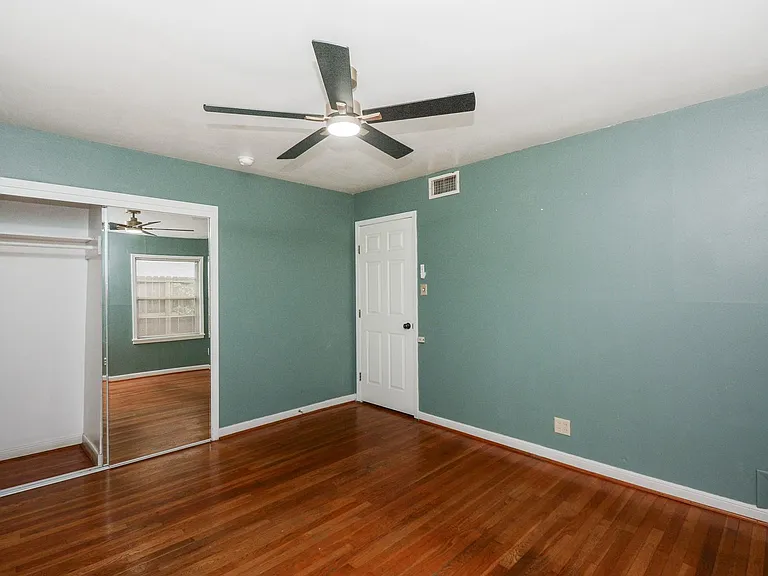 5227 Maple St — Photo 10