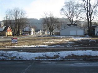 328 N Wacouta Ave, Prairie Du Chien, WI 53821