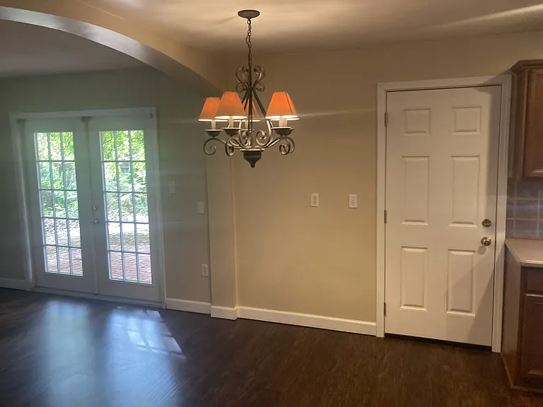 805 Oakdale St — Photo 3