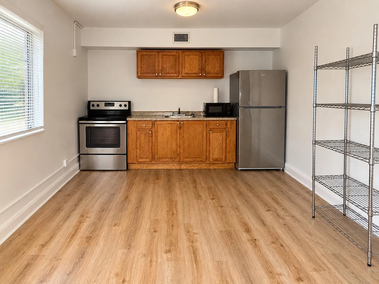 2 bed, 1.0 bath, 968 sqft, $2,100 — Photo 2