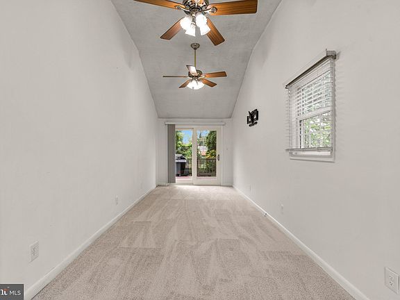 5th image of 106 Broadway Ave