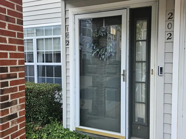 5110 Cypress Point Cir APT 102, Virginia Beach, VA 23455