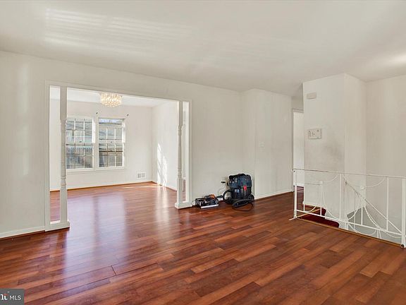 5th image of 8401 Thornberry Dr W