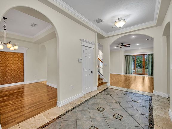 3rd image of 1710 Oakhurst Ave