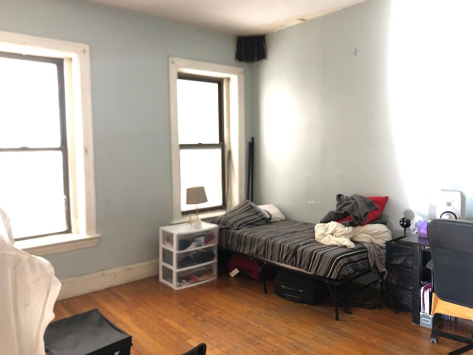 2nd image of 320 Commonwealth Ave APT 22