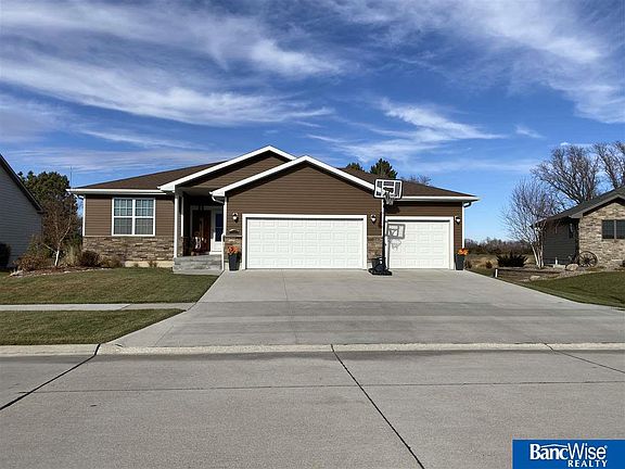 2nd image of 2235 Greenway Dr