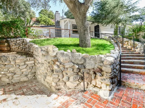 10260 Willow Springs Ln, Sunland, CA 91040