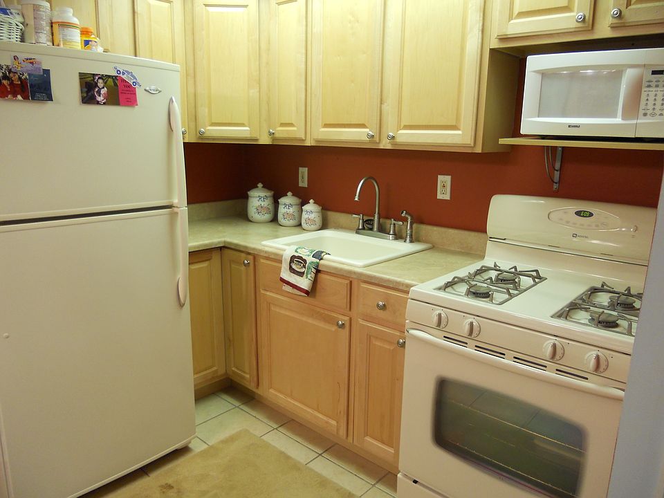 1st image of 18 Abingdon Ave