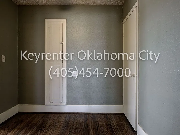 1700 N Robinson Ave — Photo 16